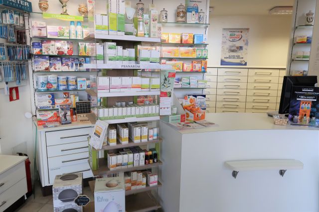 Farmacia FARNESIO 29 Mostrador